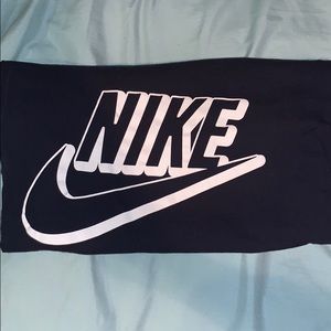 NIKE BASIC TEE
